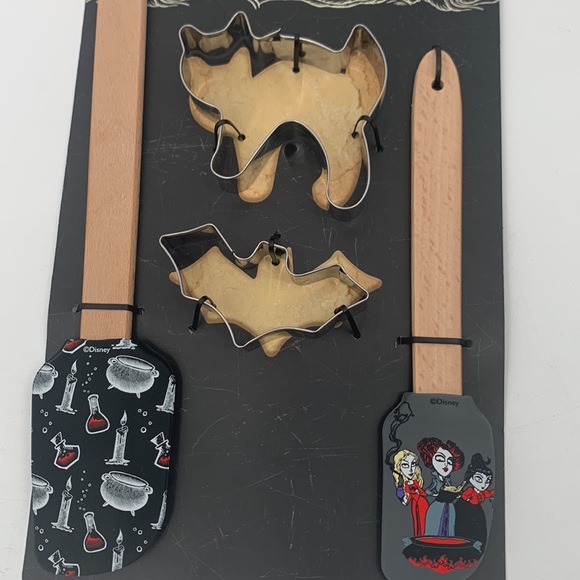 Hocus Pocus Disney kitchen Baking set 4 pack NWT - Picture 3 of 6